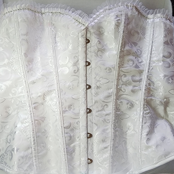 Boned Corset with brocade fabric - Picture 1 of 4